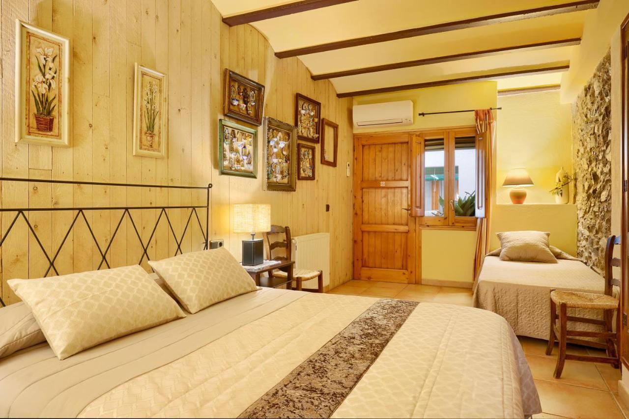 Casa Rural Can Coll Garriguella Luaran gambar